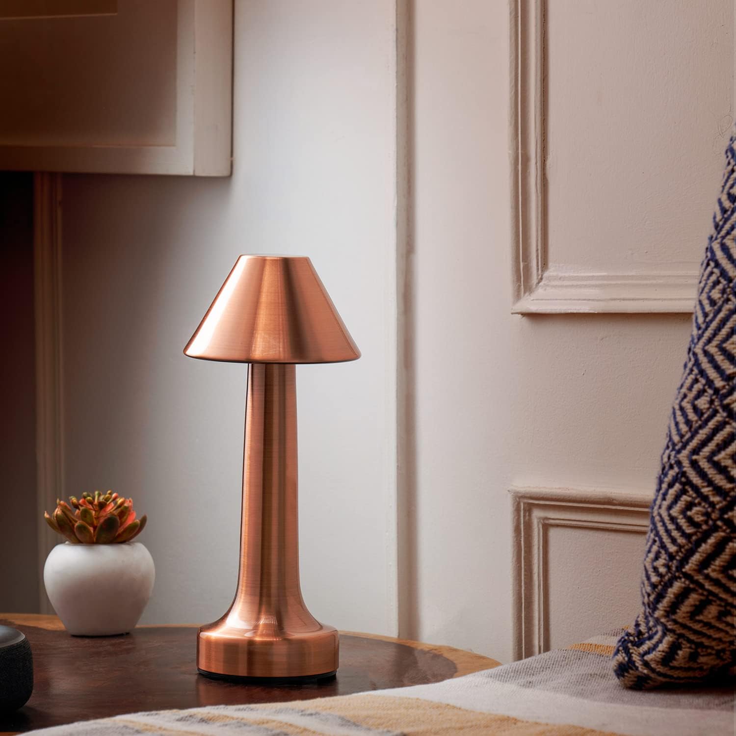 PORTABLE LED TABLE LAMP